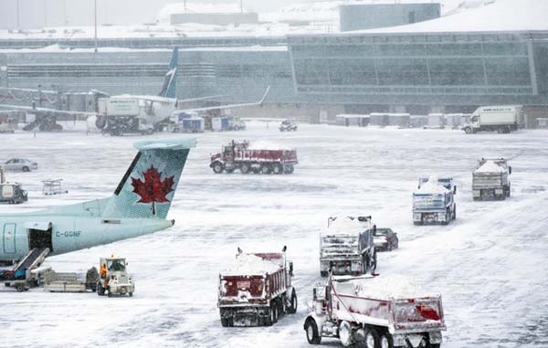 加拿大50年一遇特大雪风暴